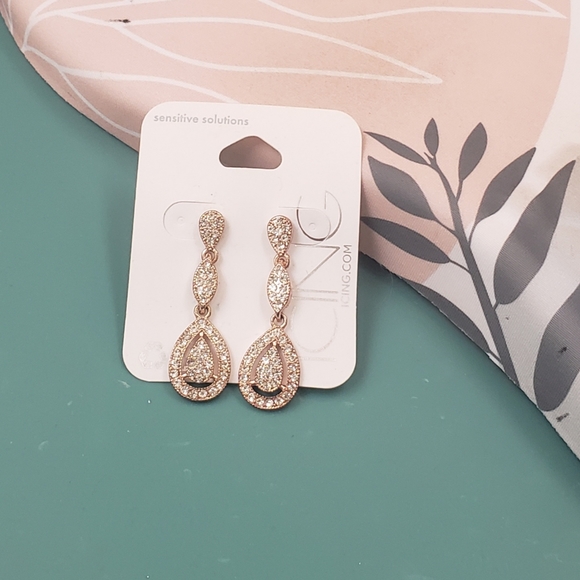 Icing, NWT, Gold tone, jewel drop dangle statement fashion earrings - Picture 7 of 9